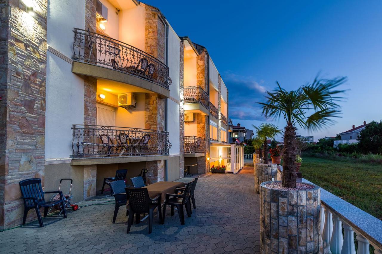Apartments Bozana Затон Екстериор снимка