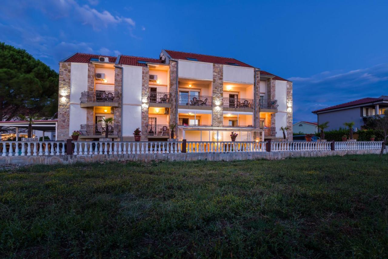 Apartments Bozana Затон Екстериор снимка